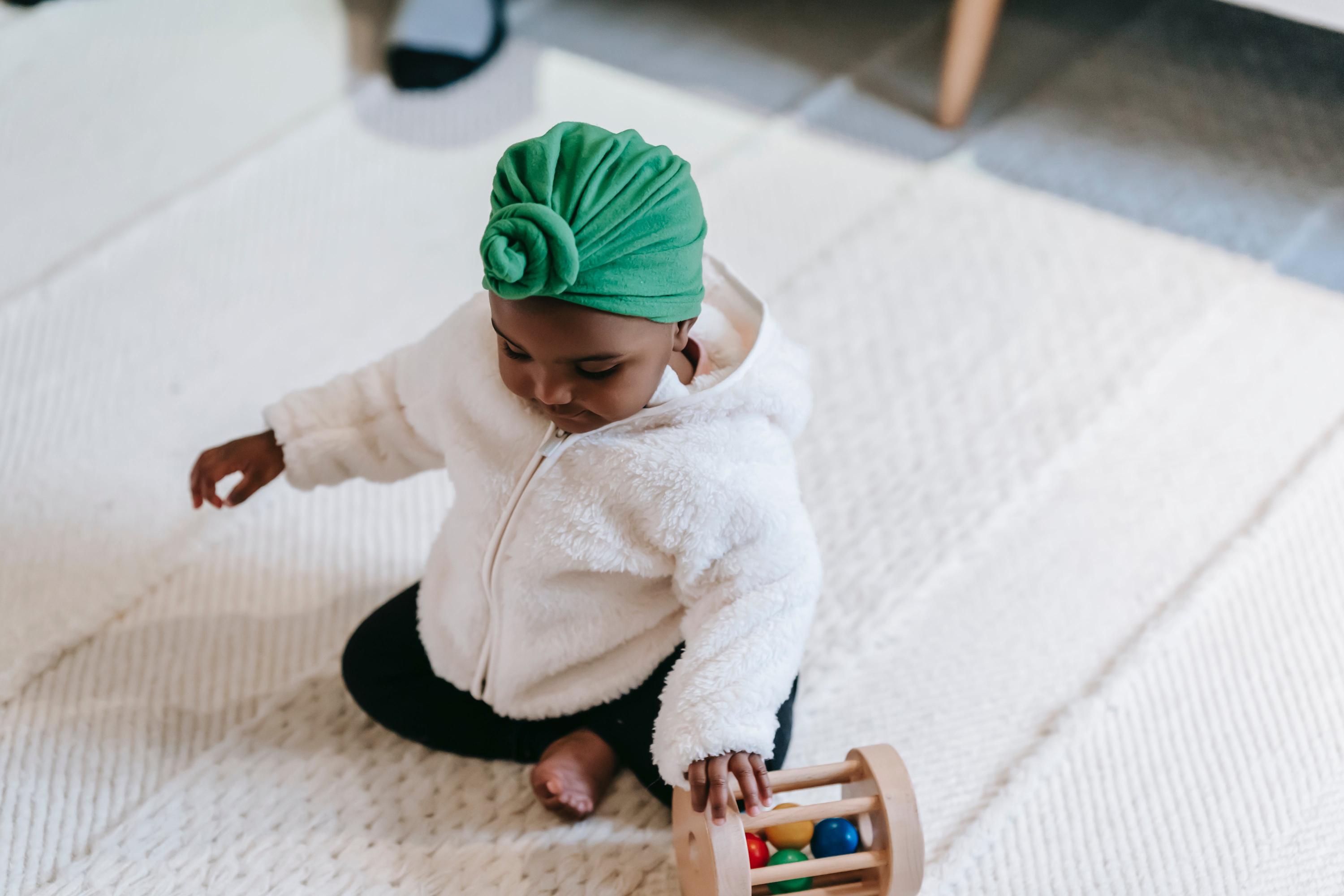 Zabawki sensoryczne dla niemowląt – jakie wybrać