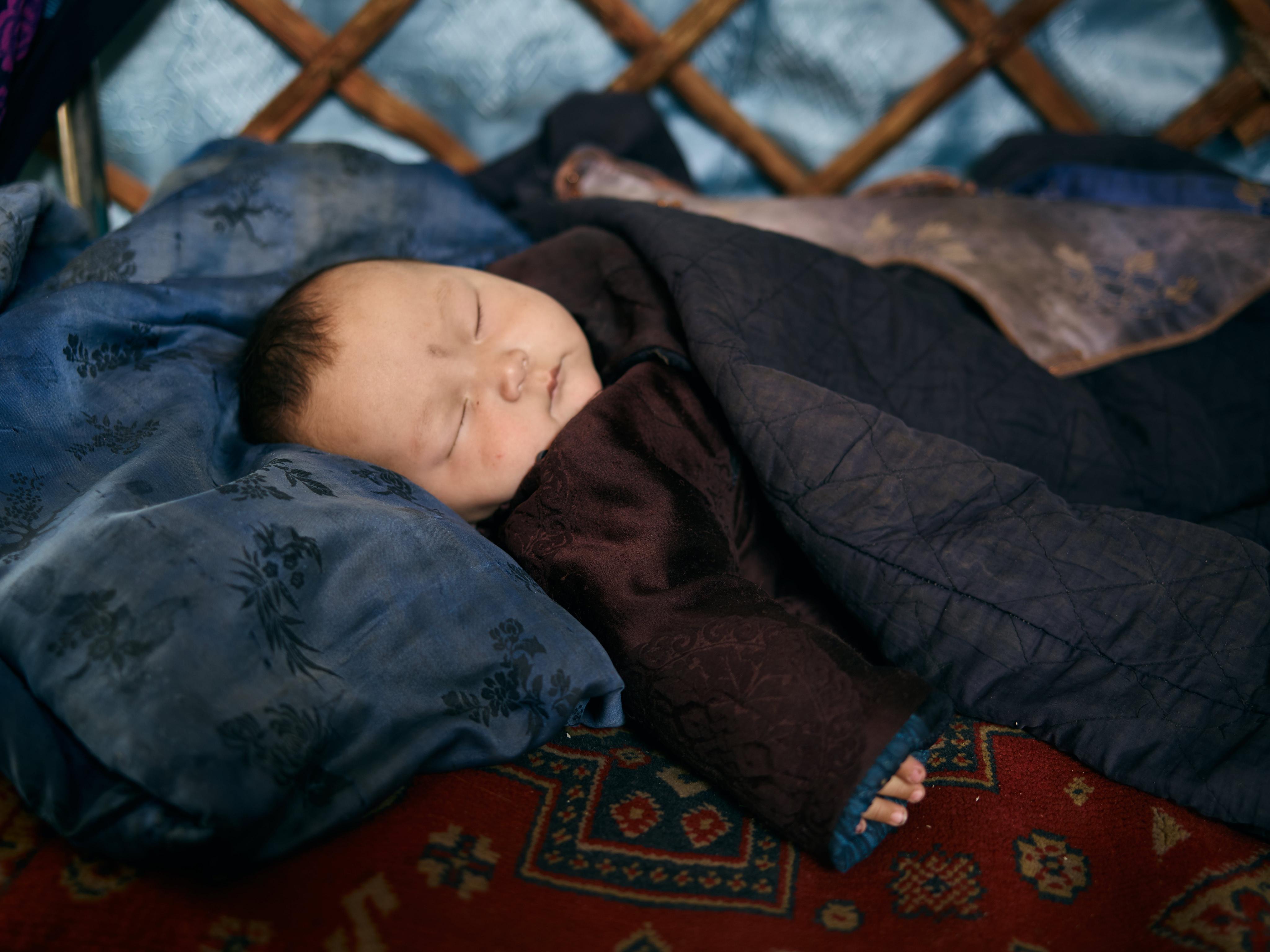 Cisza i spokój – jak ograniczyć hałas wokół miejsca snu niemowlaka