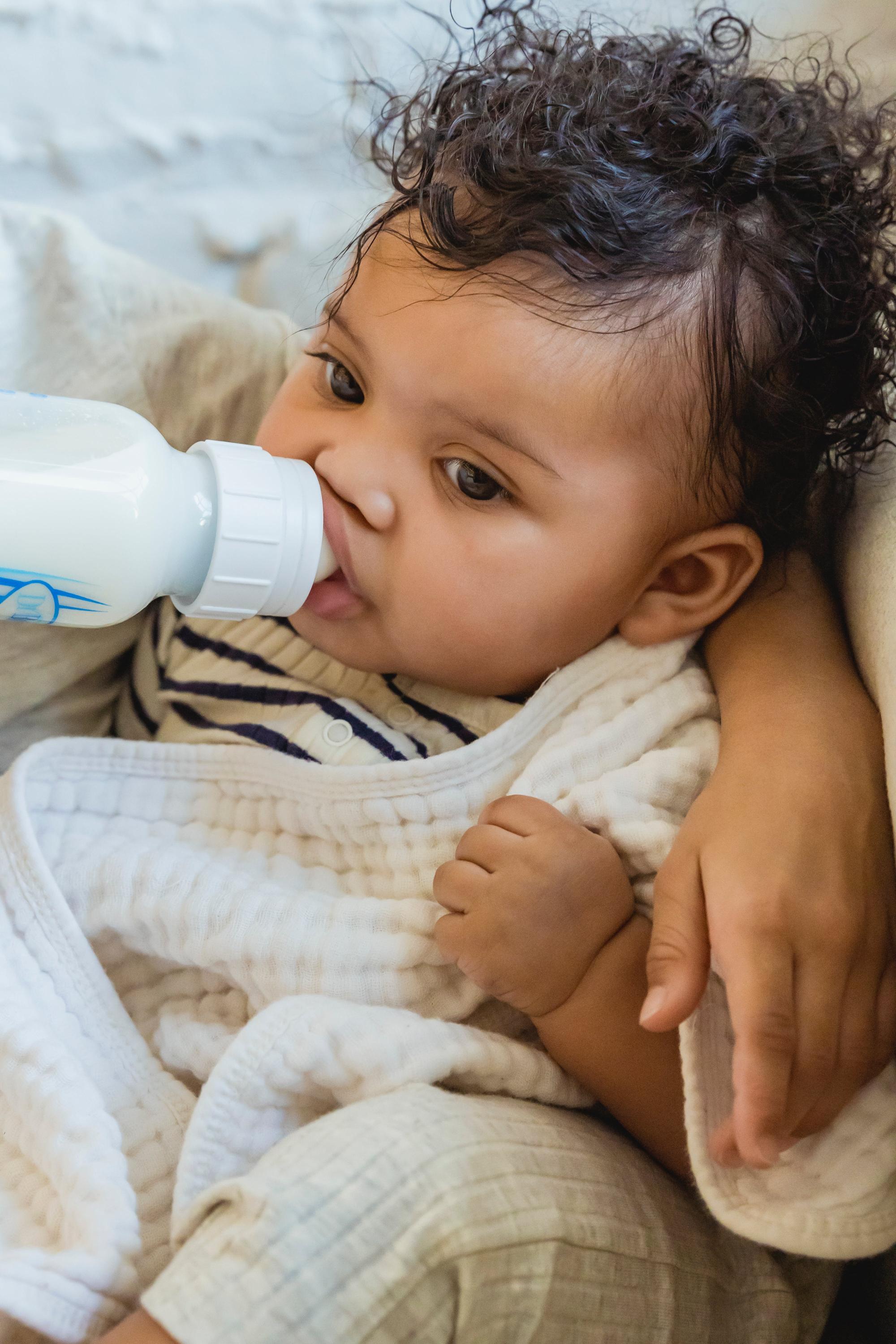 Rola mleka matki i mleka modyfikowanego w żywieniu niemowląt